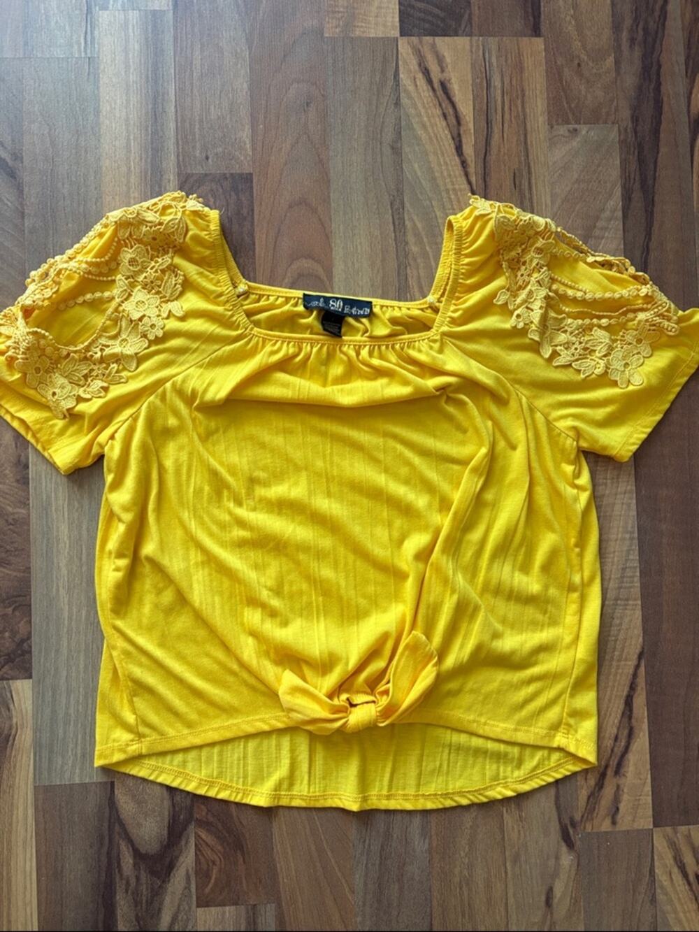 80 Park Woman’s Yellow Lace-Accent Knot Front Crop Top Size S